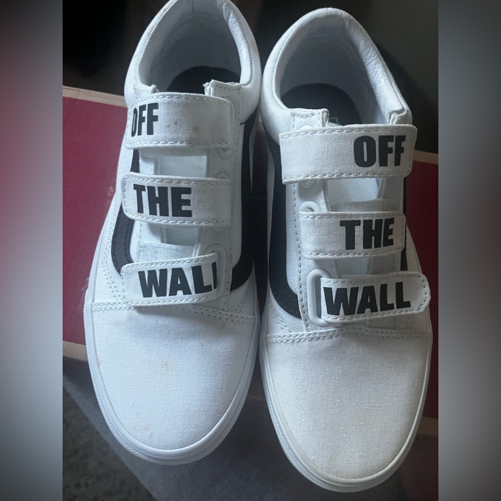 White Vans M6/W7.5 dirty check
Photos